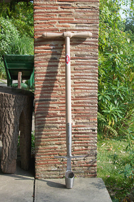 Great Dixter bulb planter