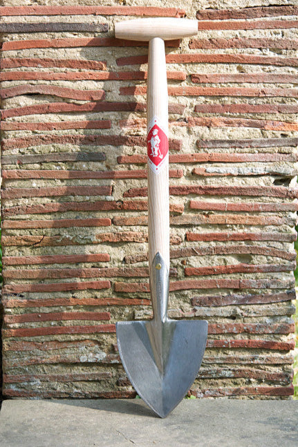 Great Dixter gardening spade