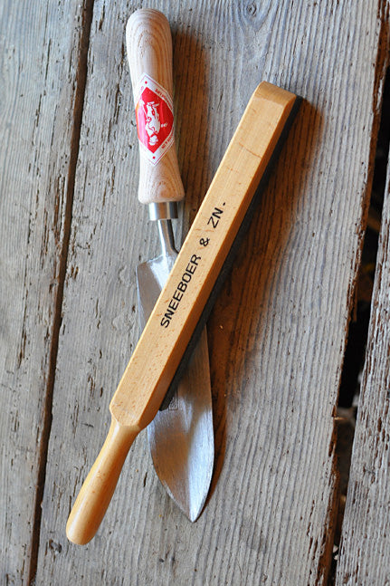 Sneeboer tool sharpener