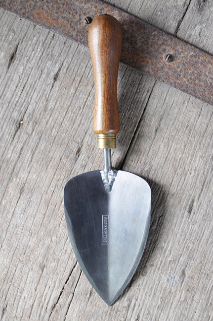 wide-trowel-titanium